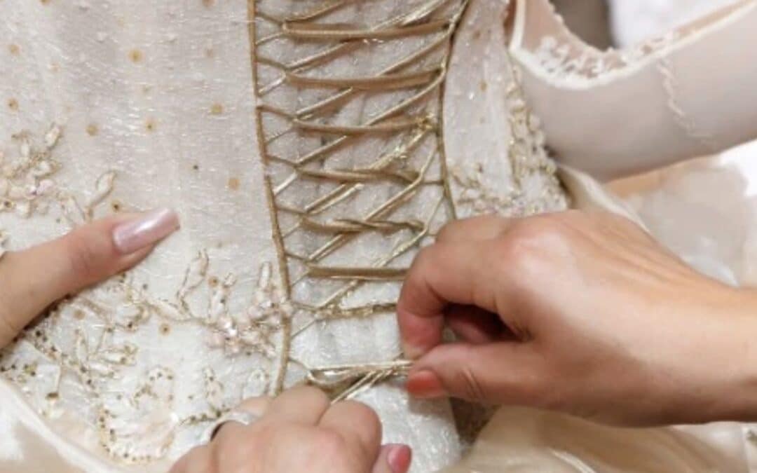 Porter une robe corset avec style : les conseils mode pour un look irrésistible